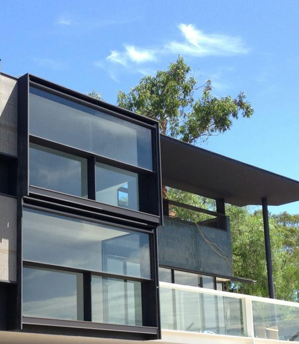 شیشه متحرک گیوتینی